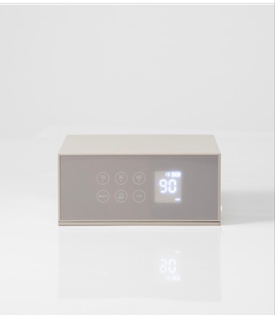 ネイルライト　（oui nails)