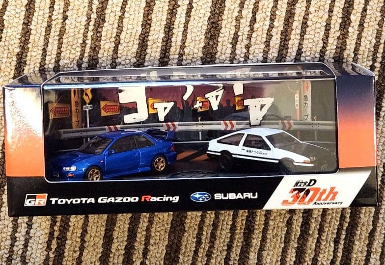 【1500台限定・サイン入】頭文字D 30周年 1/64 トレノ&インプレッサ 頭文字D 30th 1/64 Trueno (AE86) ＆ IMPREZA (GC8) - SUBARU