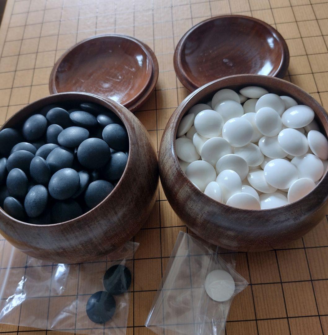 蛤碁石、碁笥セット白石 180個 黒石181個 美色・碁石361枚セット】白180枚・黒181枚 木製碁笥付き 蛤碁石／那智