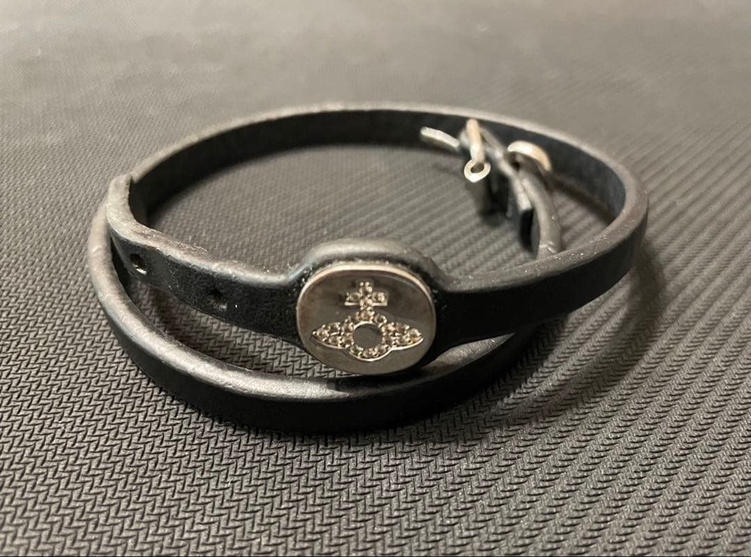 Vivienne Westwood MAN ブラックレザーブレスレット