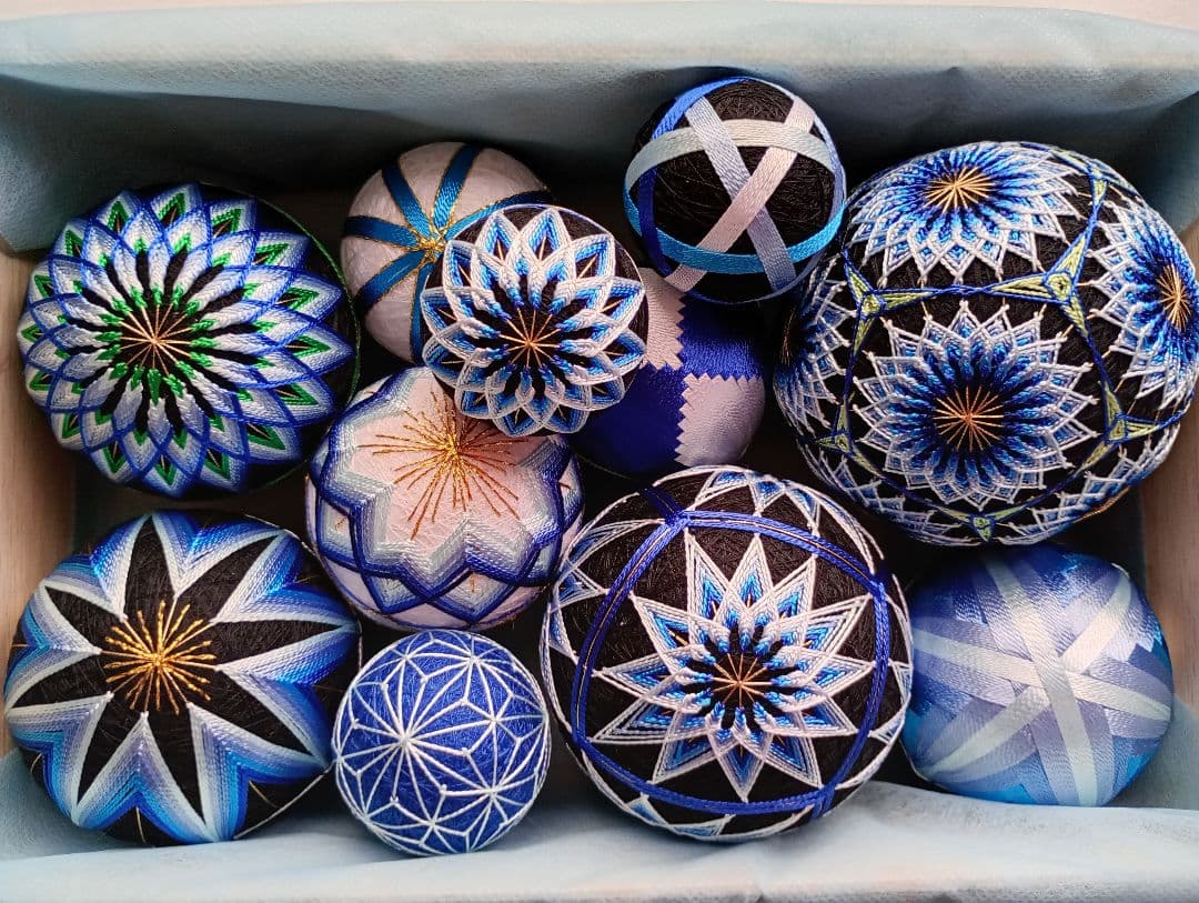 ハンドメイド　手まり　（青の手まりぎゅうぎゅうセット）木箱入り　11個入り 564202658c4d946aa207813465068b