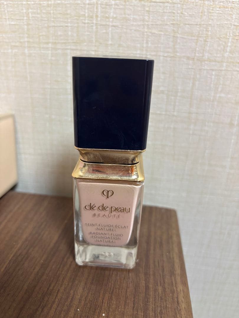 クレド・ド・ポー　タンフリュイドエクラ　ナチュレル　リキッドファンデーション