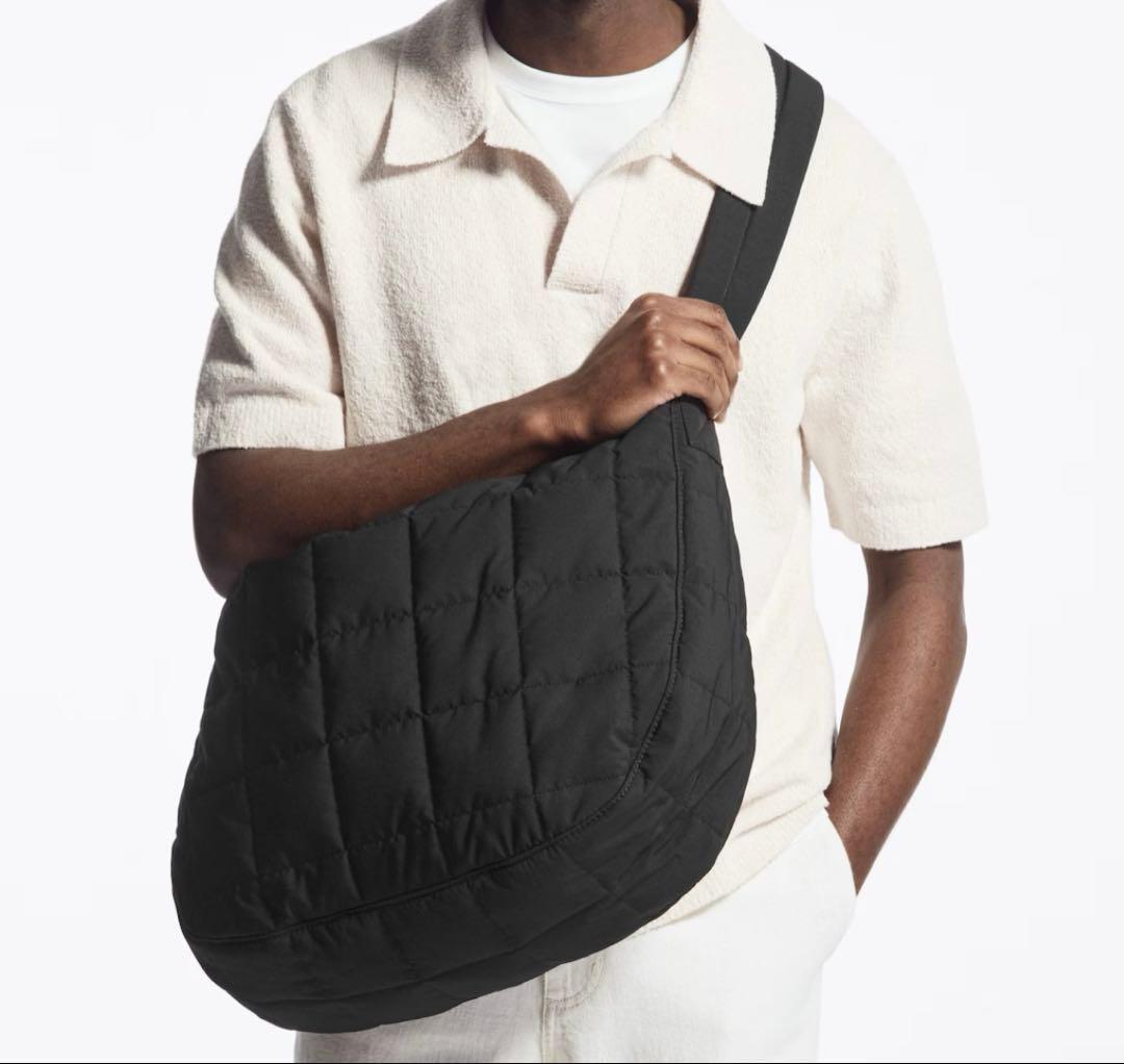 COS キルティングメッセンジャーバッグ ブラック 美品