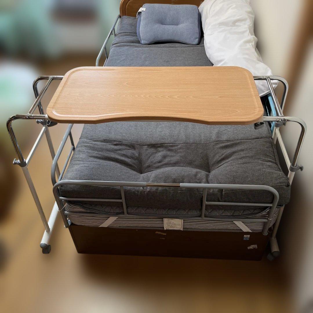 【再々値下げ/美品】伸縮式ベッドテーブル ナチュラルカラー キャスター付き