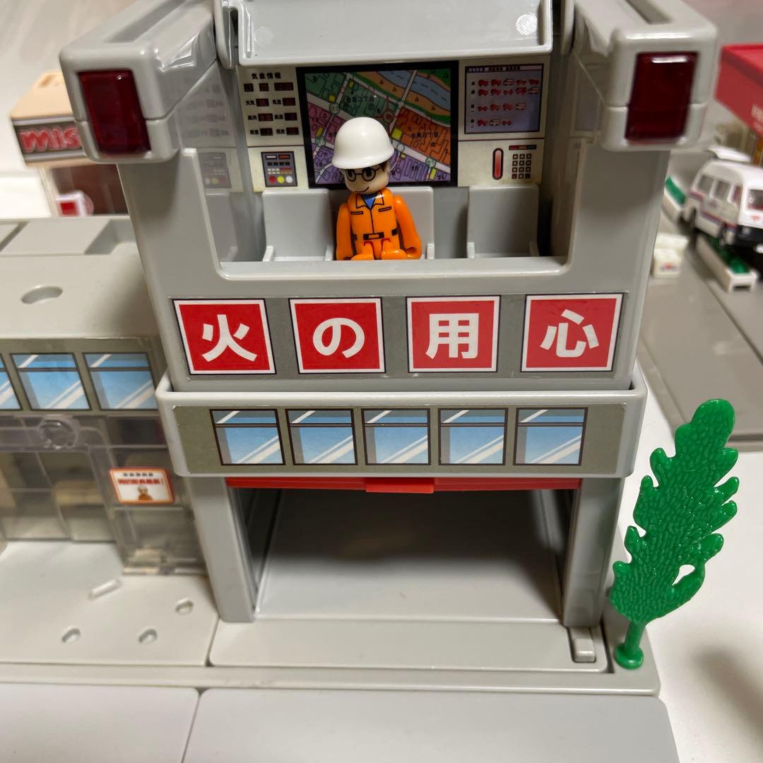 トミカ タウン、ミスド、消防署、郵便局、信号機 - メルカリ