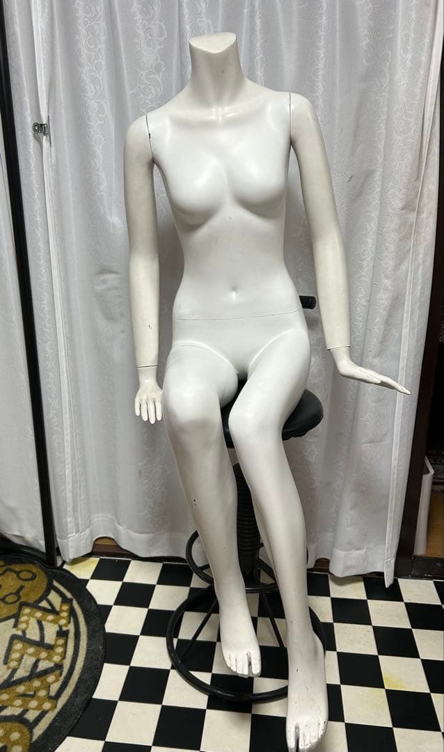 女性用ホワイトマネキン（座り） 座りポーズ女性マネキン｜リアル等身大｜WEONE