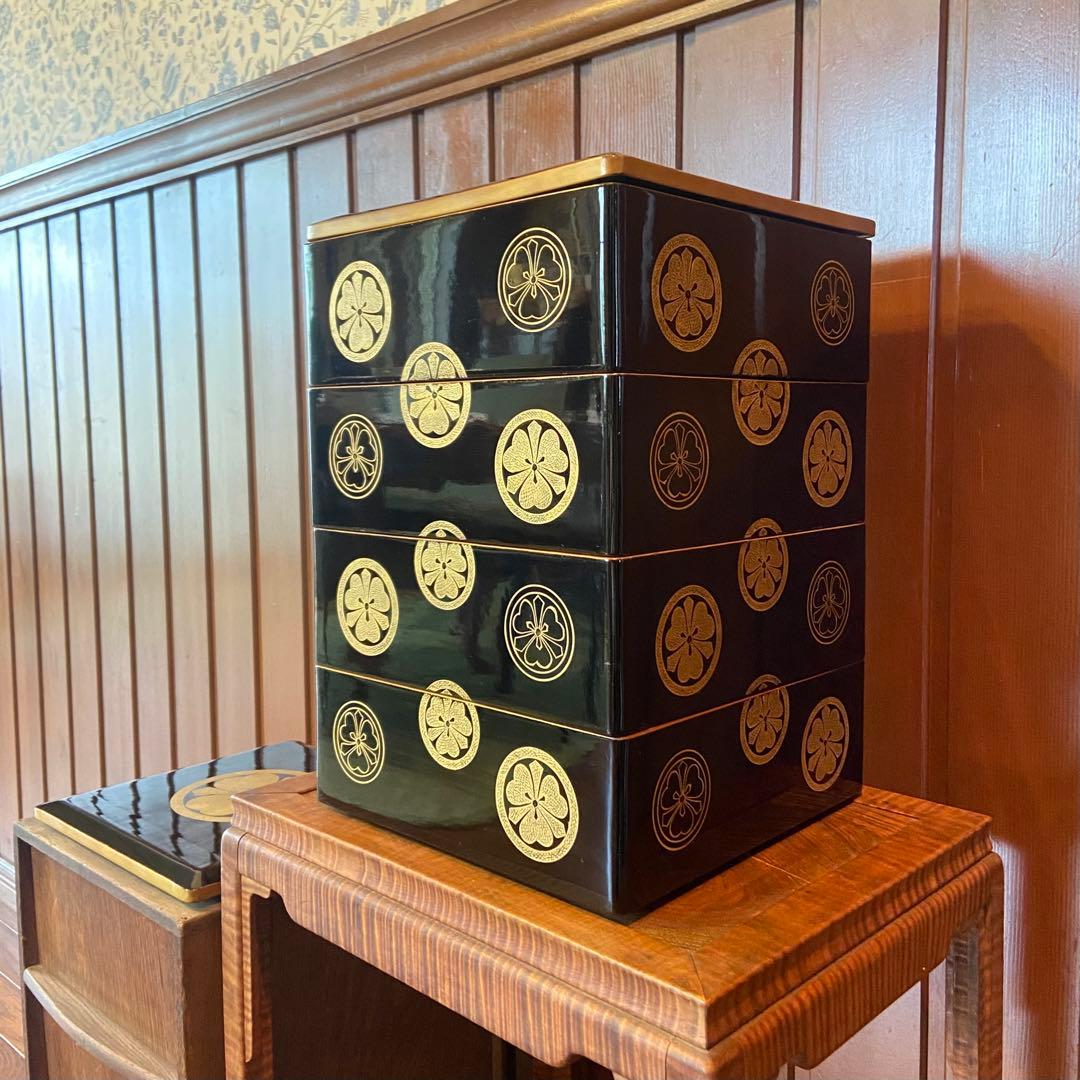 輪島塗　四段重箱　定紋八寸重箱　点彫り沈金　共箱付