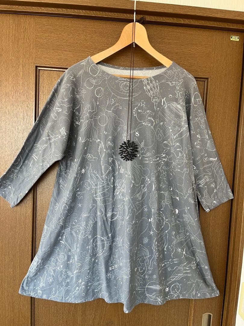 ヨーガンレール　動物　宇宙　女神　柄のチュニック