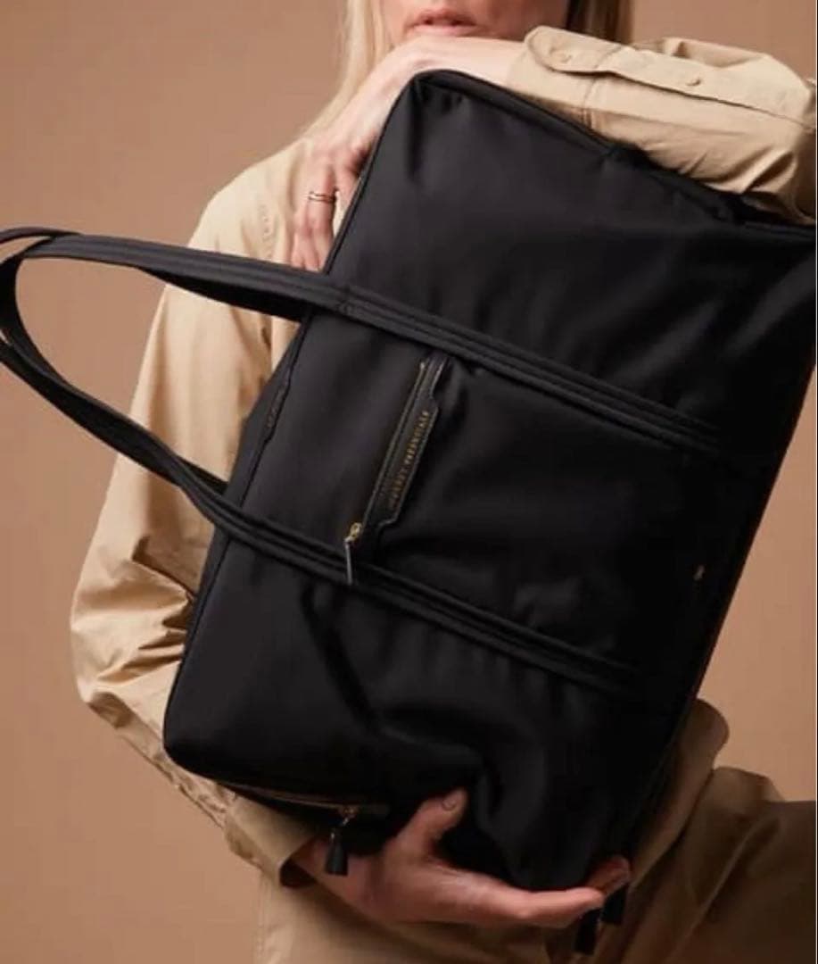 ANYA HINDMARCH アニヤハインドマーチ　「24 Hour」 23_04_04_Model_Shoot0678_7c189