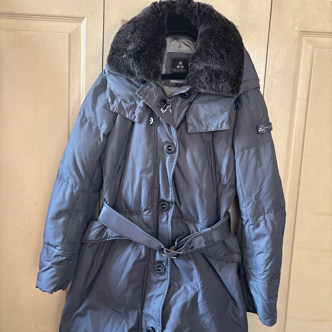 PEUTEREY グレー ダウンジャケット　42サイズですが細身の為日本M位です
