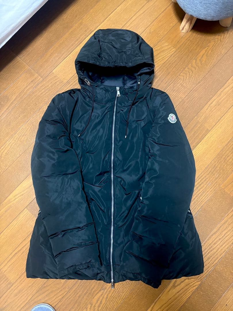 【MIDORI】MONCLER ブラック ダウンジャケット フード付き
