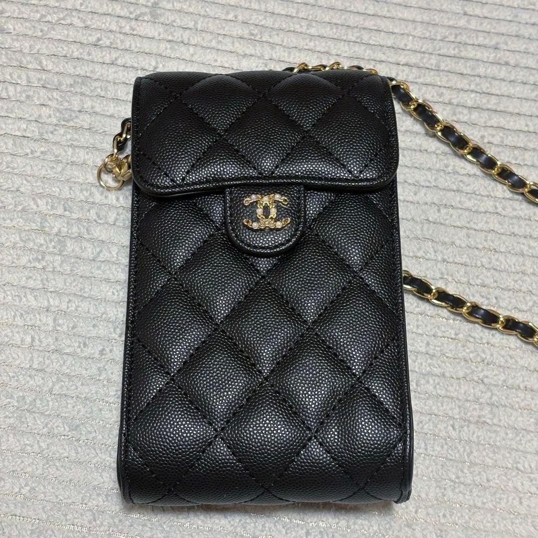 マトラッセ　スマホショルダーバッグ