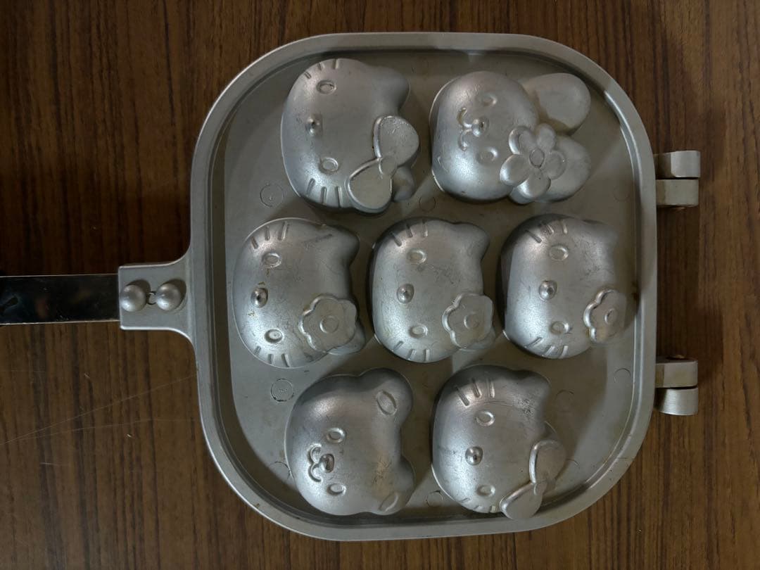 ハローキティ 焼き型 7個分 アルミ製　レア