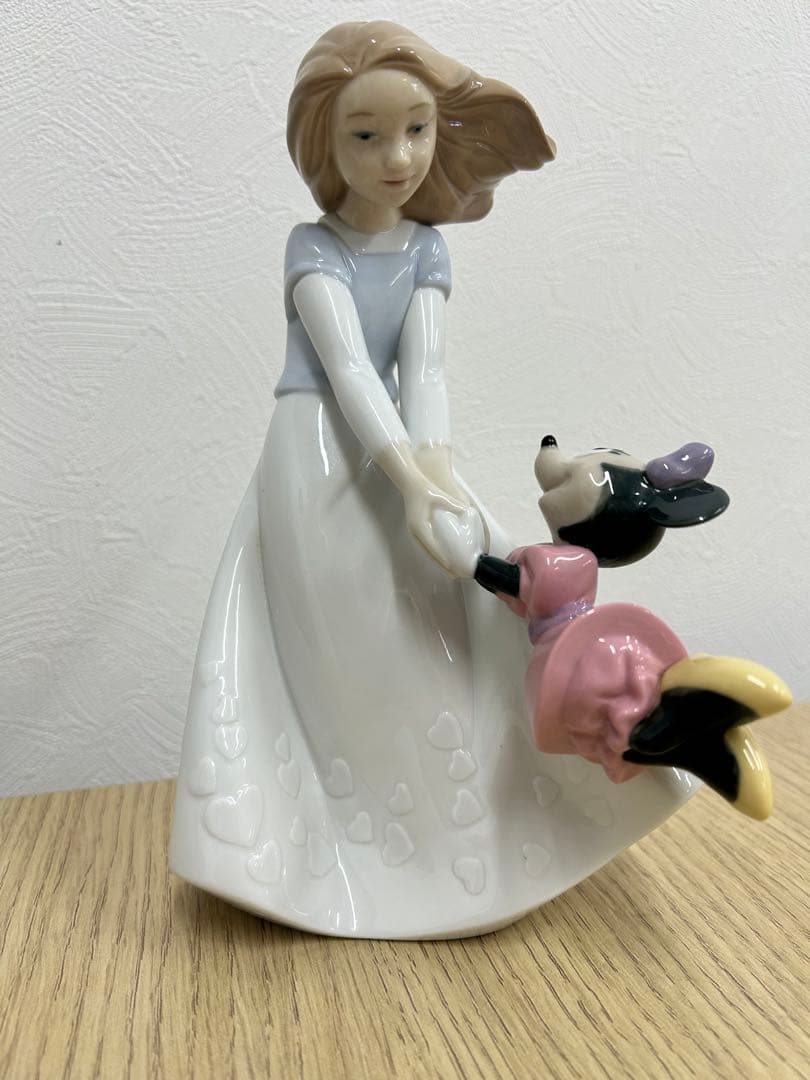 『リヤドロ・　NAO 　ミニーの親友』陶器置物　ナオ・ディズニーシリーズ 楽天市場】【楽天スーパーSALE限定10％OFF】 リヤドロ ナオ 人形 置物