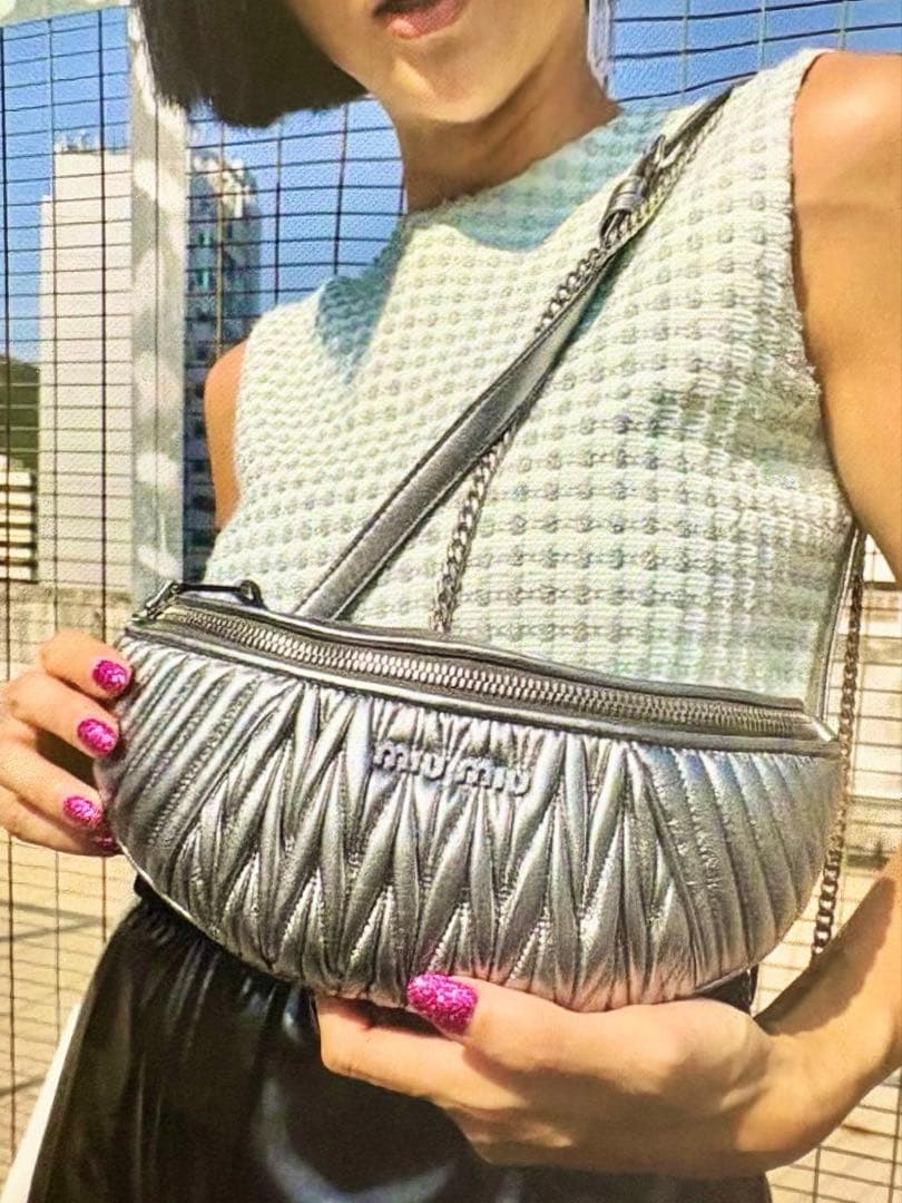 ⭐︎apple⭐︎ミュウミュウボディバック