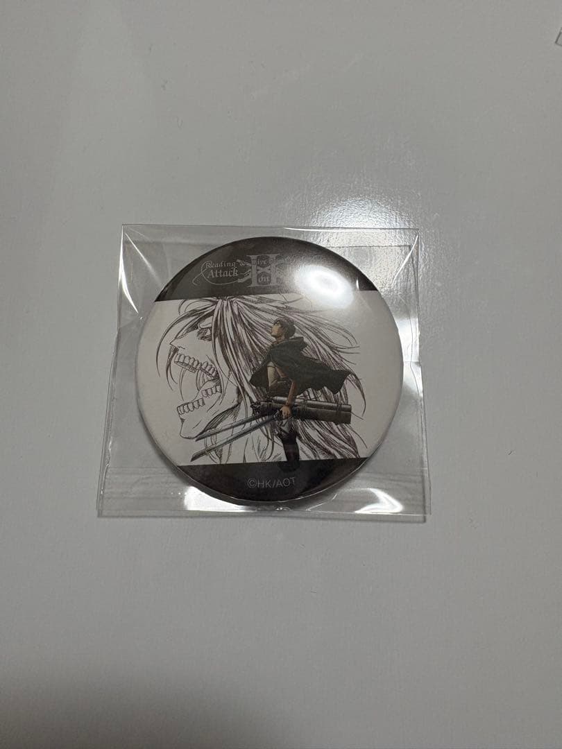 進撃の巨人　attack 音 体感2 缶バッジ　エレン　ポスタービジュアル
