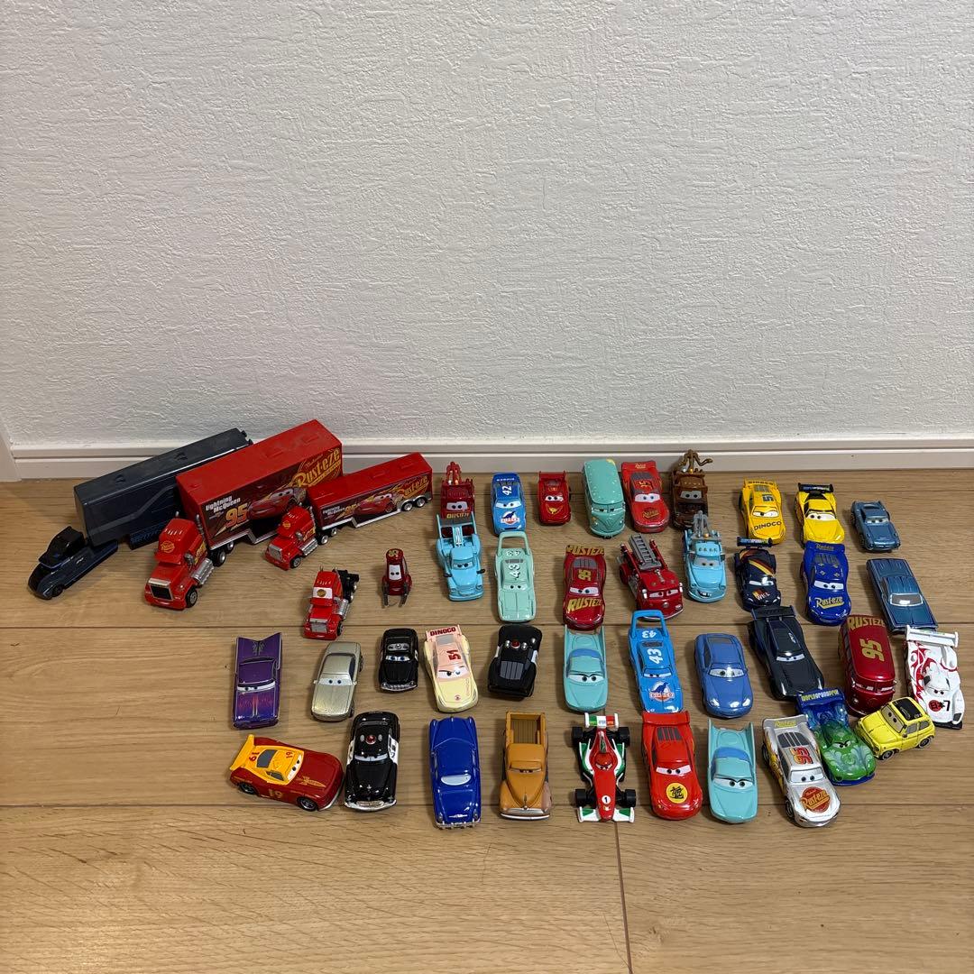 トミカ　カーズ ミニカー 43台セット トレーラー付き