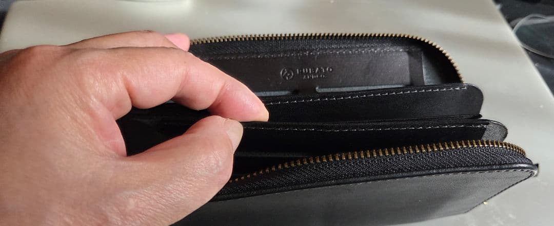 RUBATO SMITH ブラック 長財布 カードが立つ