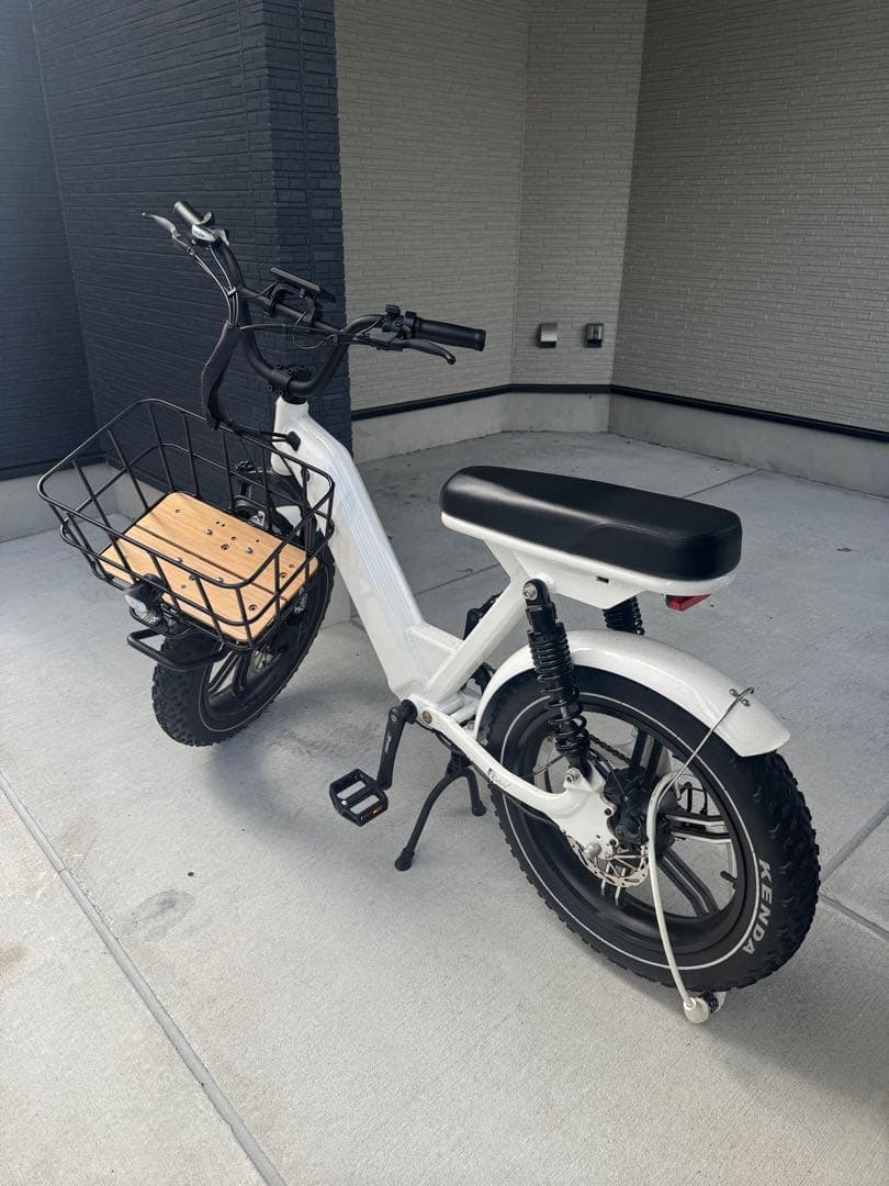 フローバイク　ホワイト　電動アシスト自転車 カゴ付き　FLOW