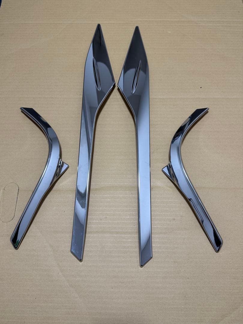 【ペケじぇーあるくん様】50プリウス モデリスタ ヘッドライトガーニッシュ