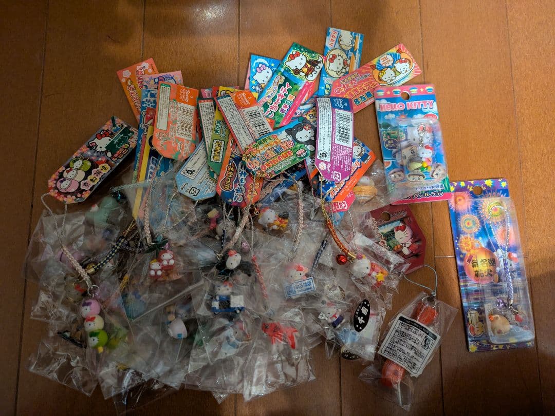 ご当地キティ　根付　まとめ売り　52点