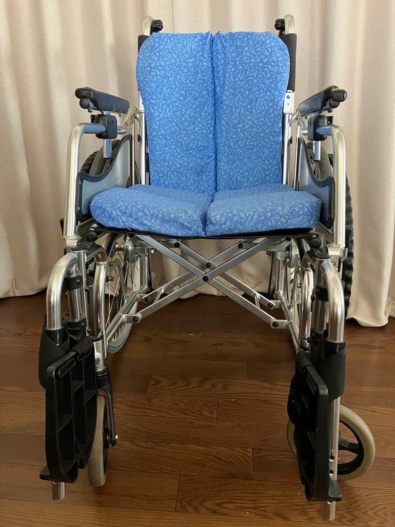 松永製作所　青色布地の車椅子