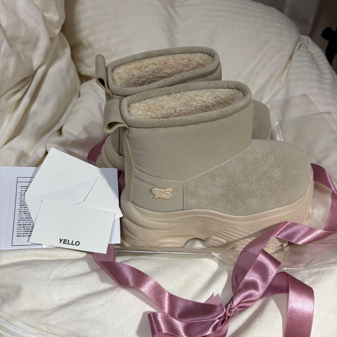 YELLO ベージュ ムートンブーツ Mサイズ