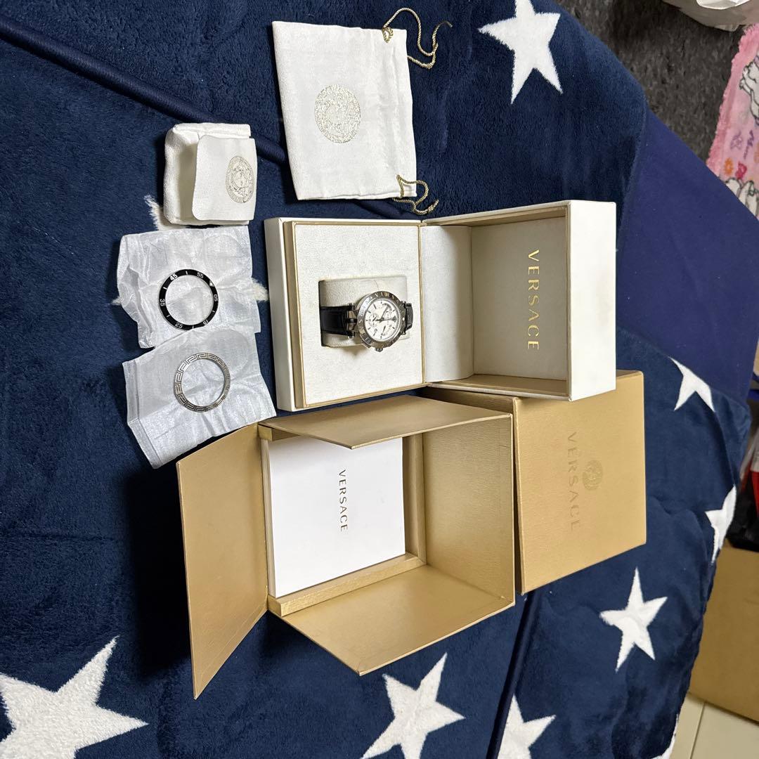 VERSACE クォーツ時計 シルバー 黒 VERSACE（ヴェルサーチェ） 爆買 week最大P20＋7 ヴェルサーチ メンズ