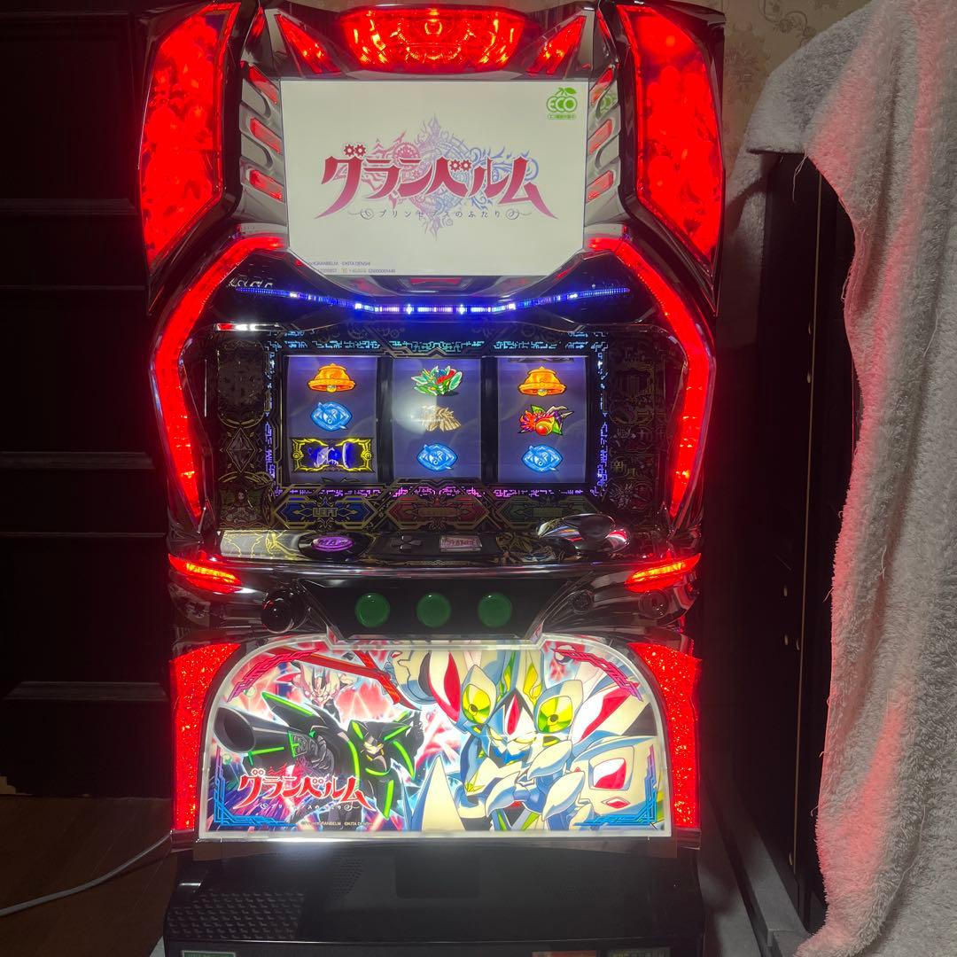 パチスロ　グランベルム　送料込み 通常時から途切れない期待感！ パチスロ新台「回胴式遊技機