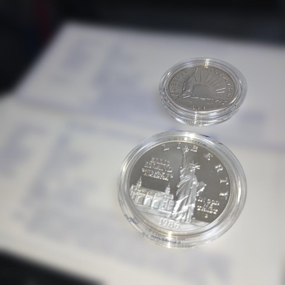 の*と様 1986年 アメリカリバティ銀貨2枚セット