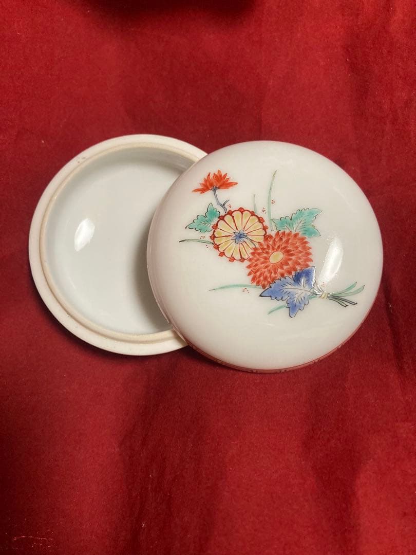 値下げ！人間国宝 十三代酒井田柿右衛門色彩画菊文香合 - メルカリ