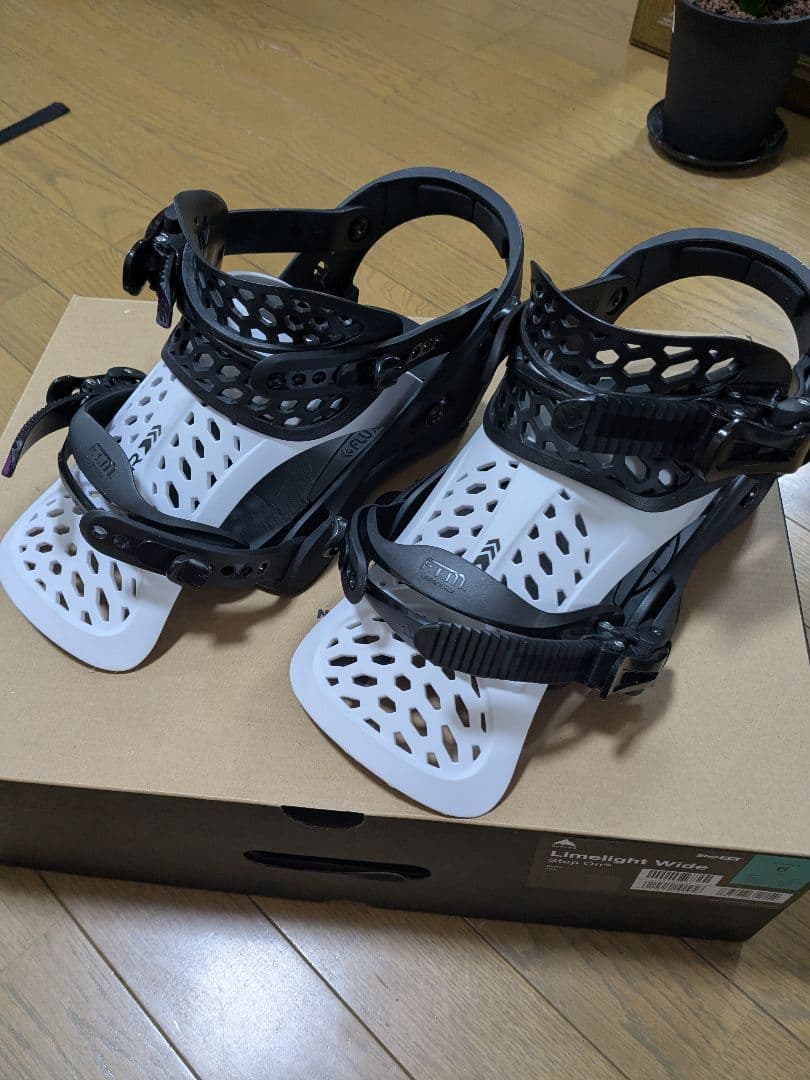 スノーボードビンディング ホワイト/ブラック