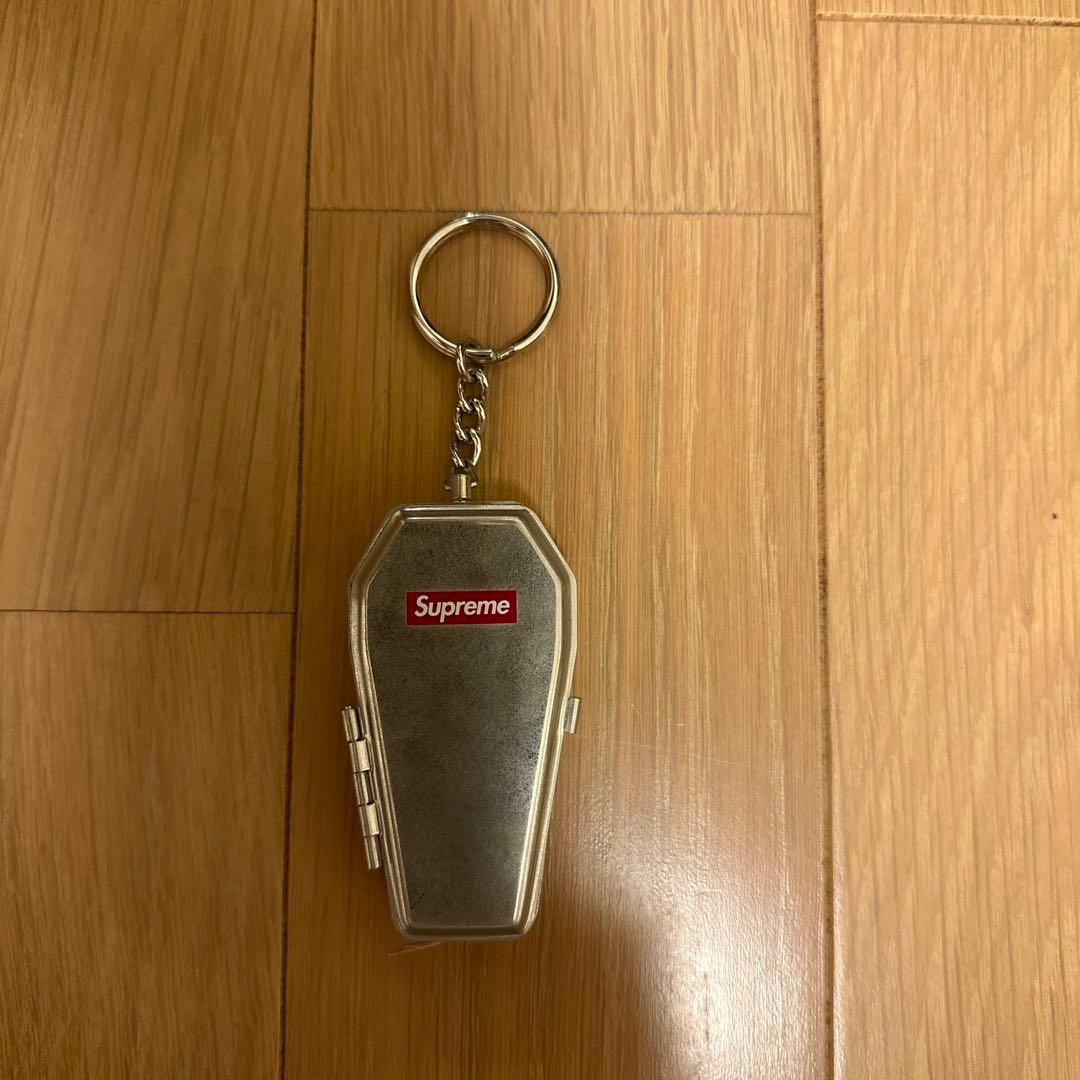 Supreme 棺桶型　携帯灰皿 シルバー Supreme 'Coffin Keychain'キーチェーン キーホルダー 棺桶 携帯灰皿