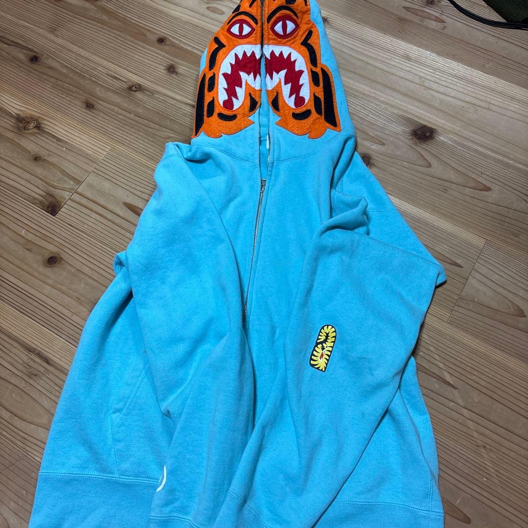 apeシャークパーカー水色