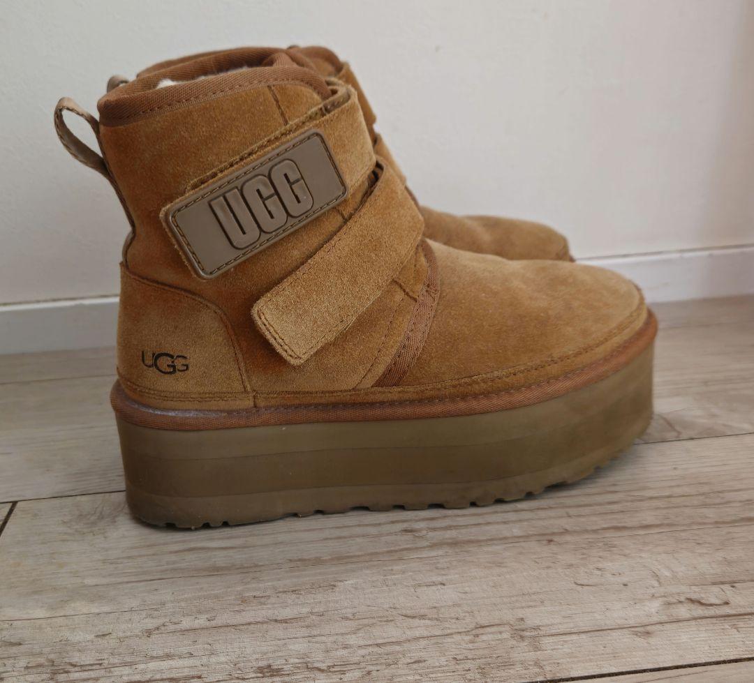 UGG ベージュ 厚底ムートンブーツ