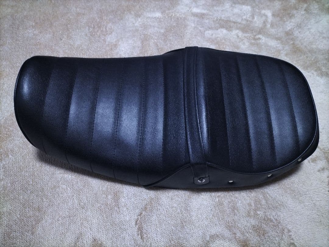 インパルス GSX400 GK79A 前期 タックロール シート 黒 皮 鋲打ち