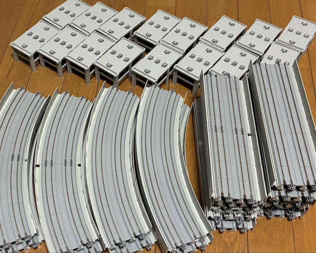 Kato V13 スラブ軌道レールセット【動作OK】 楽天市場】KATO Nゲージ V13 複線高架線路基本セット (R414/381) 20