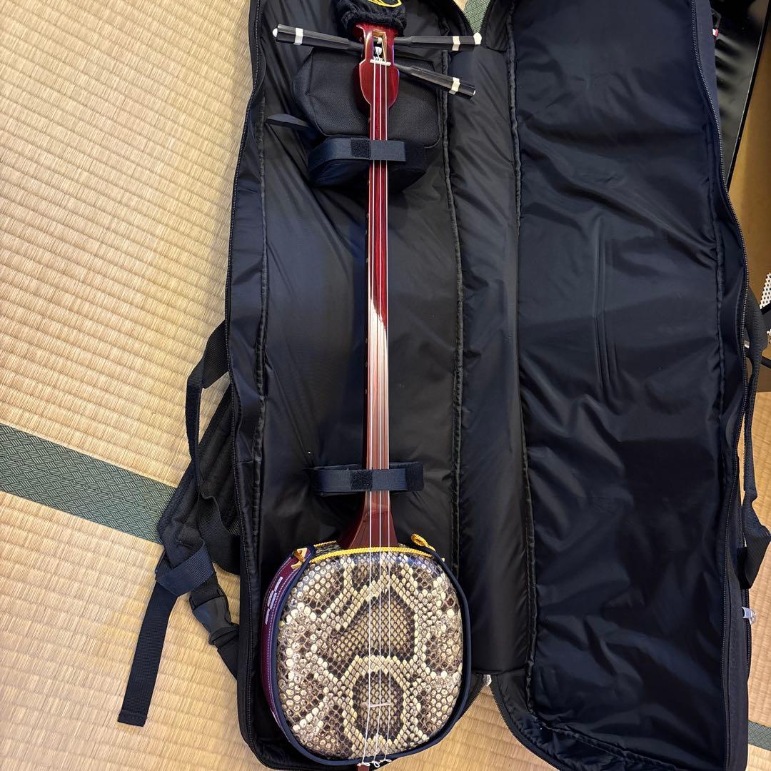 赤い三線 ヘビ革胴 標準サイズ