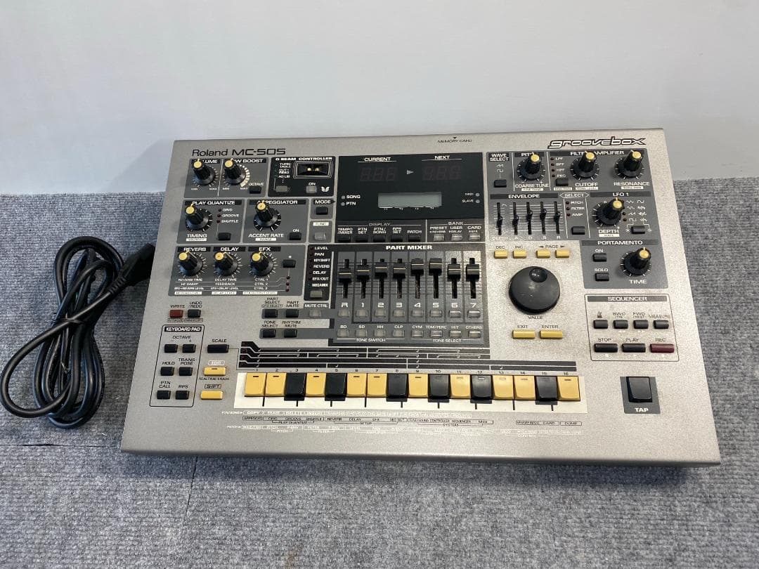 Roland MC-505 グルーブボックス　シーケンサー