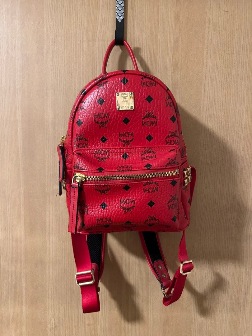 MCM レッド リュックサック スタッズ付き