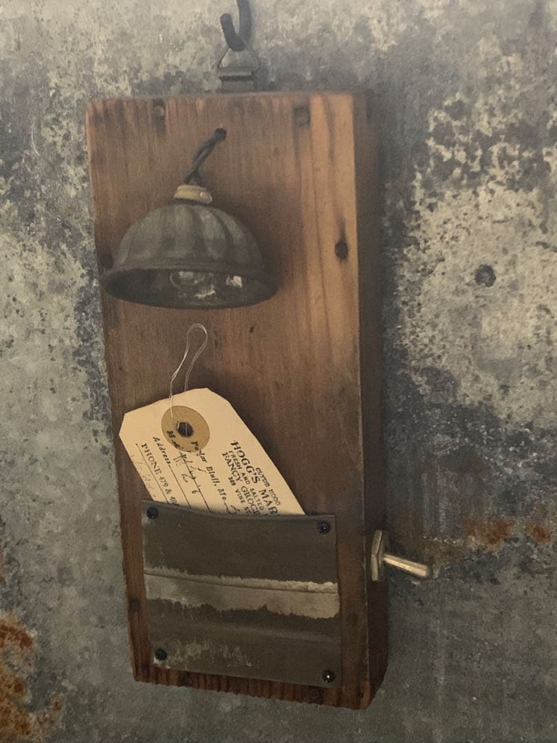 ① 古道具 アンティーク雑貨 古材とミニモールドのランプ