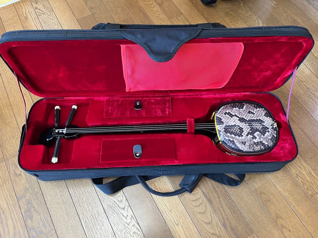 三線本体 ヘビ柄 専用ケース付き