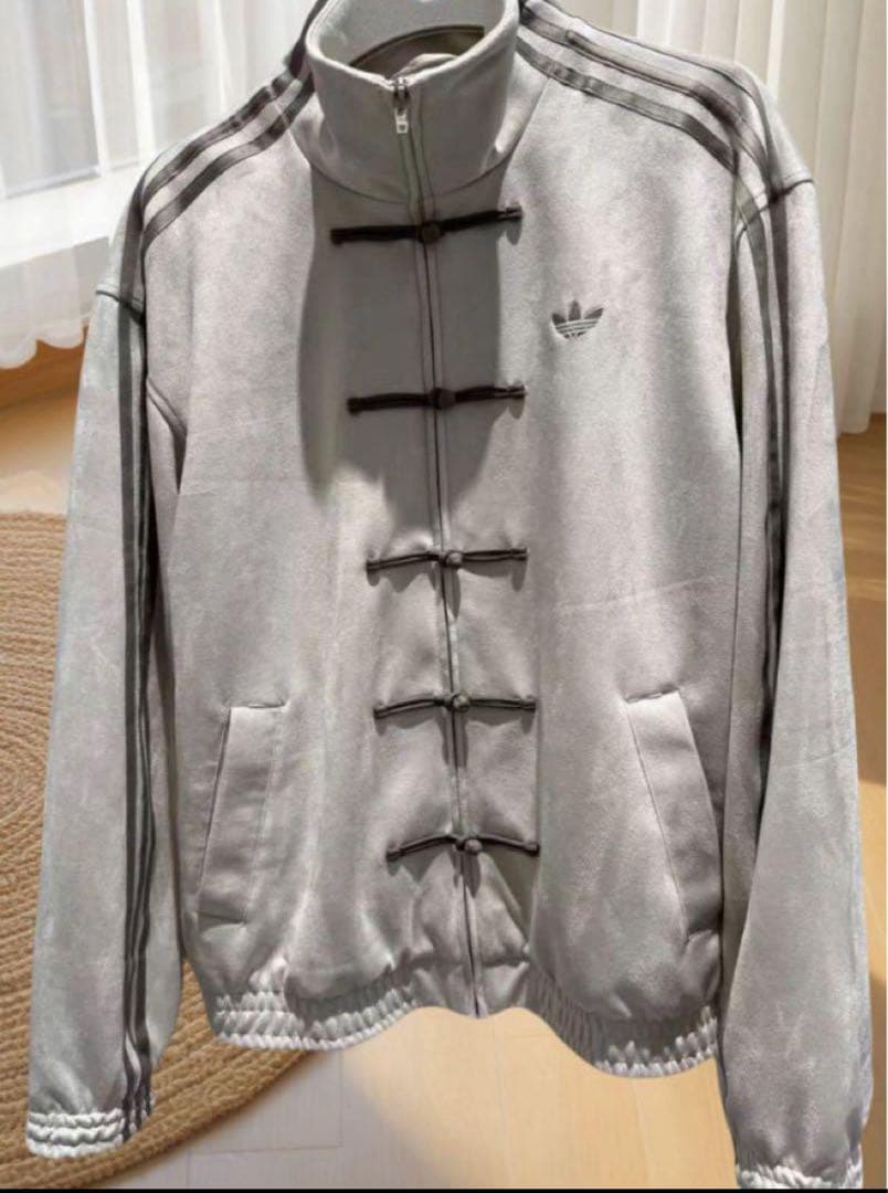adidasアディダス 中国限定 蛇年トラックジャケット ホワイトMサイズ”