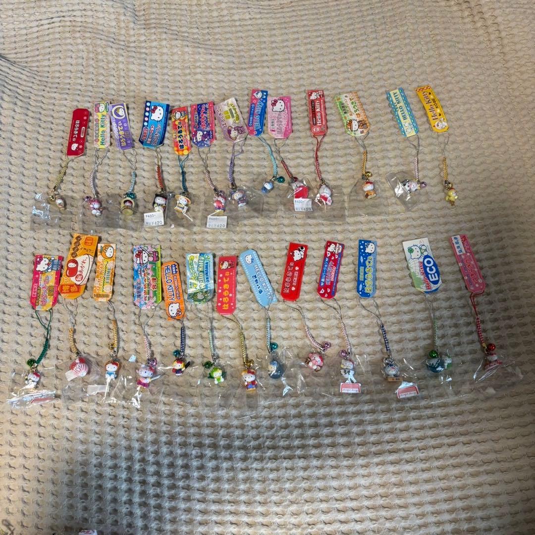 ご当地キティ　根付けストラップ等　61点　まとめ売り