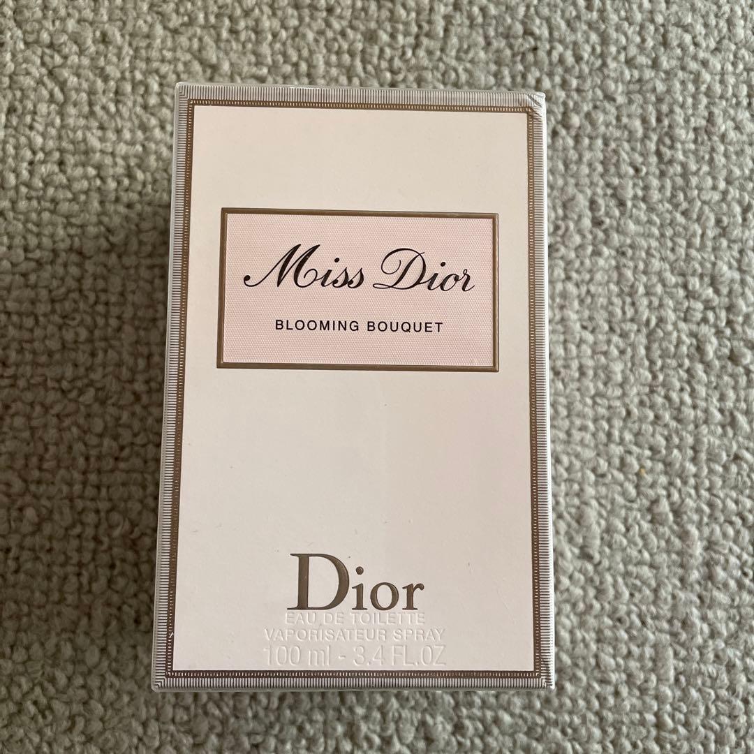 クリスチャンディオールブルーミングブーケ