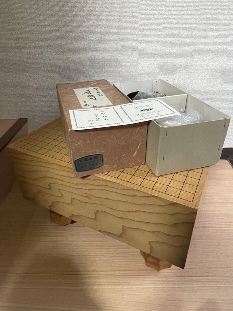 【極美品】高級 囲碁セット 本榧 ヘソ 脚付き 蛤碁石 盤覆付き 極美品高級 囲碁セット 本榧 ヘソ 脚付き 蛤碁石 日向産 盤
