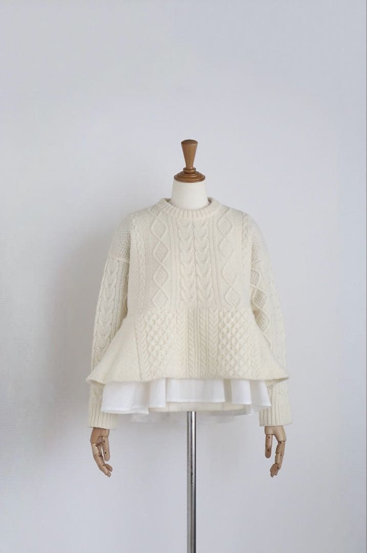 girlish ガーリッシュ　ぺプラムニット　ホワイト