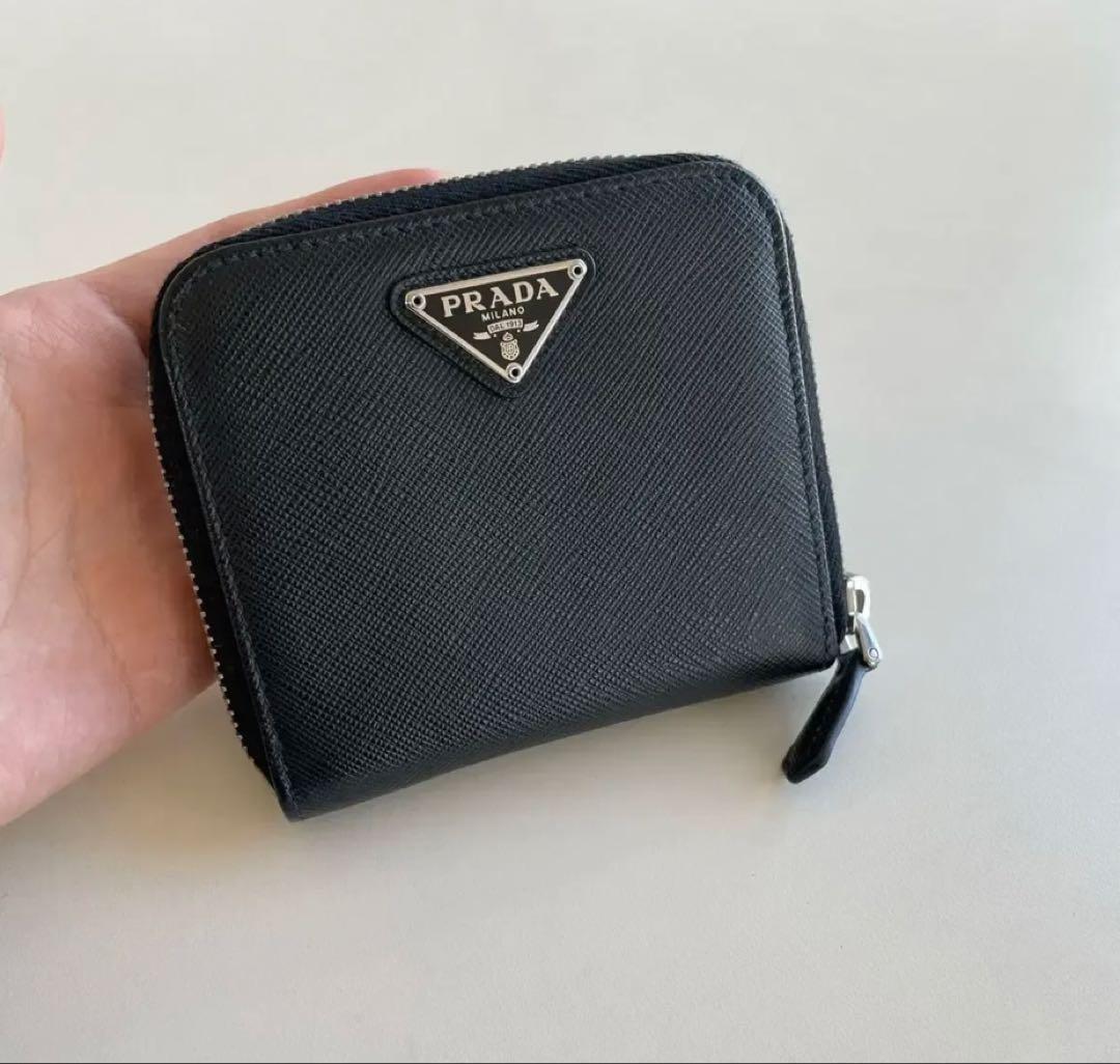 PRADA二つ折り財布