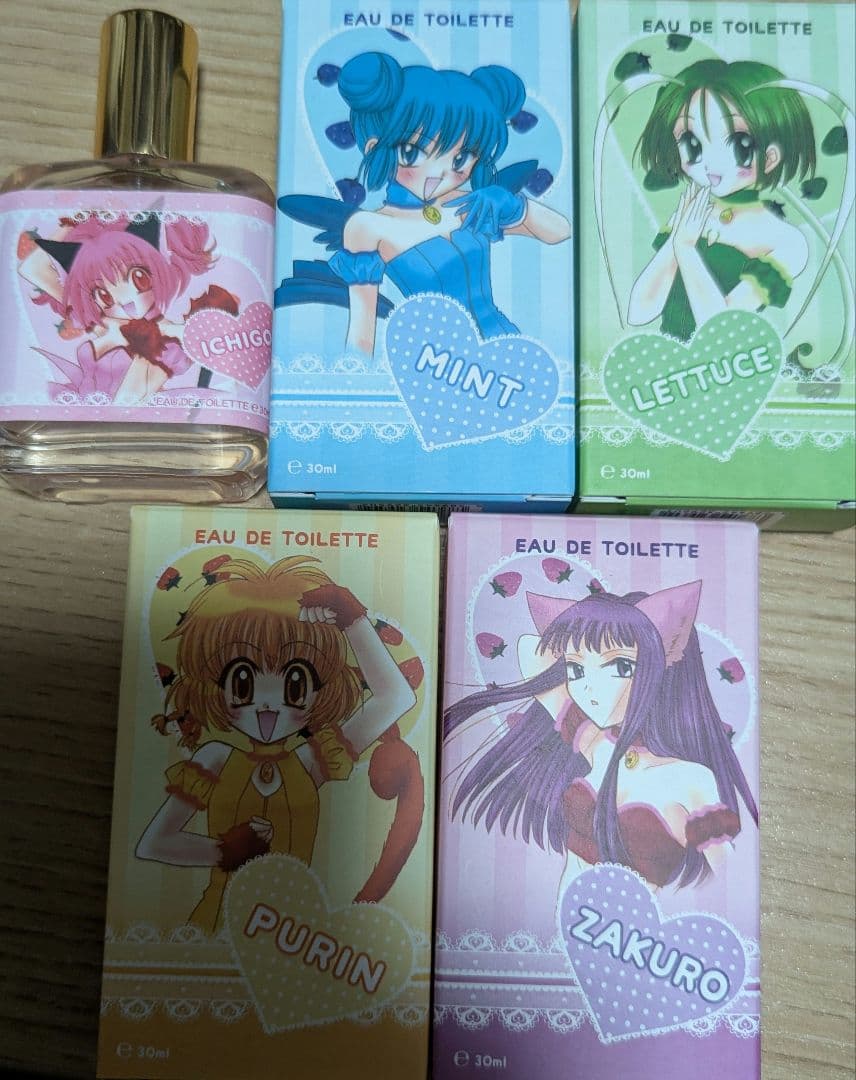 東京ミュウミュウ　オードトワレ　イチゴ　ミント　レタス　プリン　ザクロ　香水