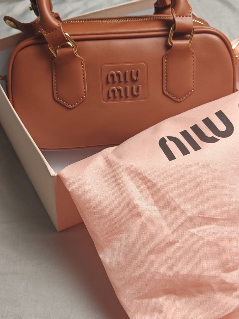 MIUMIU　キャラメル色ハンドバッグ　ショルダーバッグ　美品